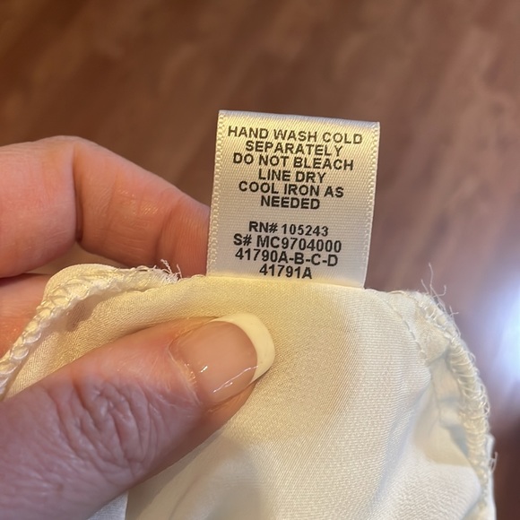 🆕 Bobeau Ivory Cap Sleeve Cinched Waist Layered Hem Blouse Size Small - Picture 11 of 11